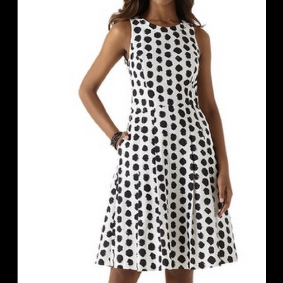 Black and white polka dot textured dundress. - Picture 1 of 4